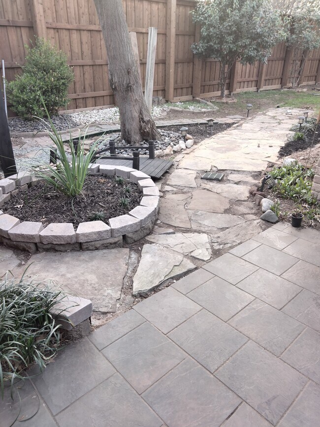 Building Photo - 8 Llano Drive