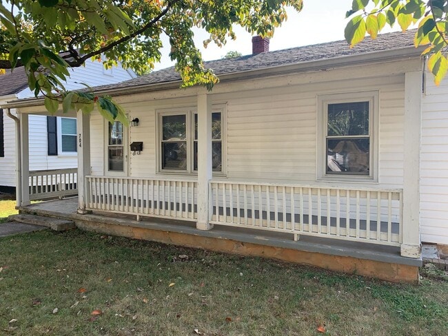 Building Photo - 2 Bedroom House off Memorial Avenue