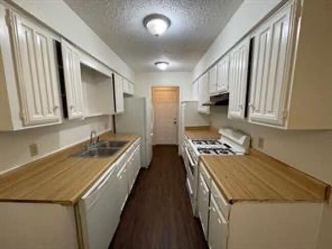Building Photo - Dallas Duplex for Lease!!