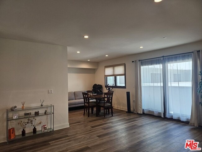 Building Photo - 853 S Lucerne Blvd