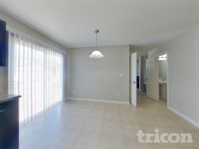 Building Photo - 131 Quail Springs Rd