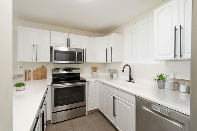 Building Photo - Experience Island Living at Its Finest in ...