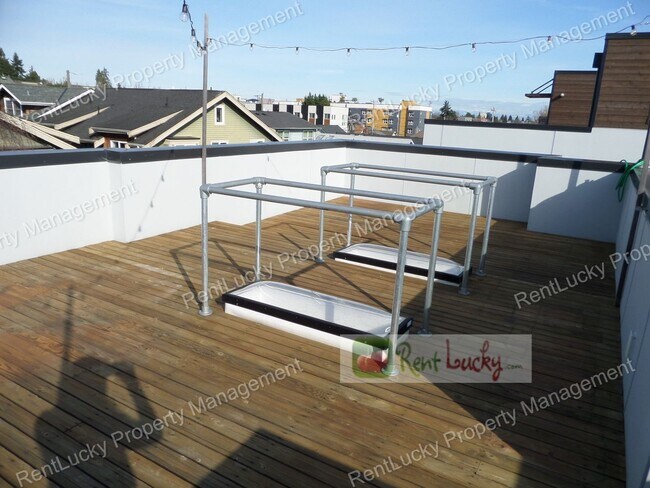 Building Photo - Spectacular VIEW 2 Bedroom+Den Townhome, Zoned For Residential & Commercial Use! Live and Work in...