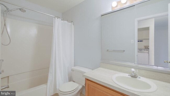 Building Photo - 211 Mews Dr