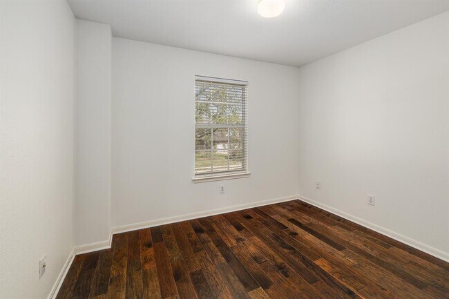Building Photo - 2023 Wood Glen Dr