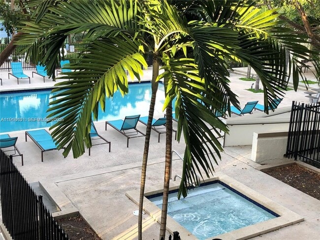 Building Photo - 620 S Park Rd