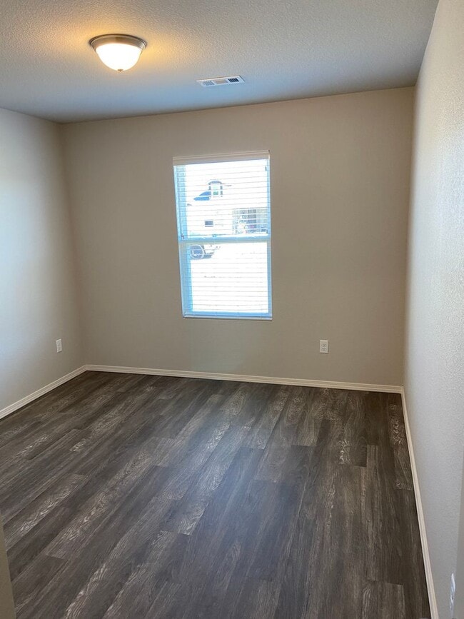 Building Photo - Pre-Leasing Now | Spacious 3 Bedroom, 2 Bathroom Home in Conrad Court