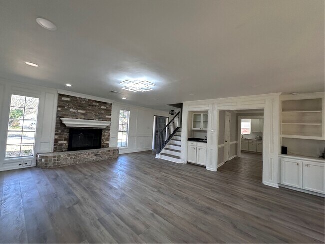 Building Photo - 17707 Moss Point Dr