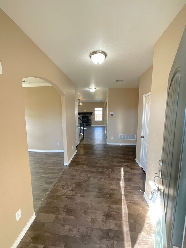 Building Photo - 3 Bedroom Home Available Near N Powers Blvd & Dublin Blvd!