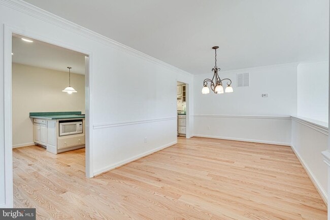 Building Photo - 1423 McLean Mews Ct