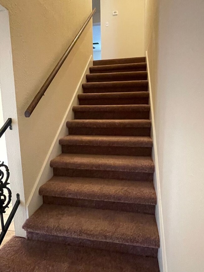 Building Photo - 2BD/1.5BA Unit in Quiet Complex! Both Bedrooms Upstairs w/ Full Bath