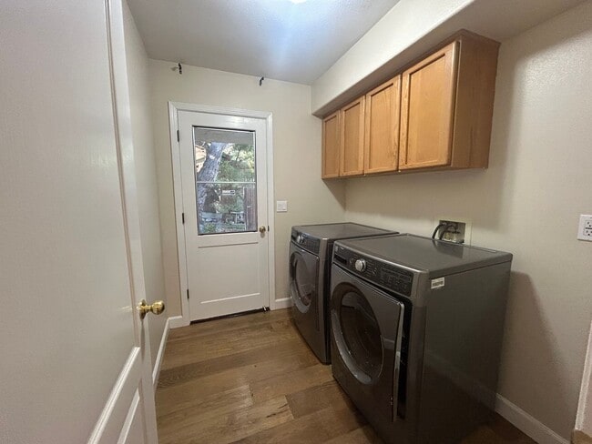 Building Photo - 142 Pine Canyon Rd