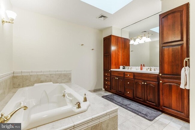 Building Photo - 841 Rodman Ave