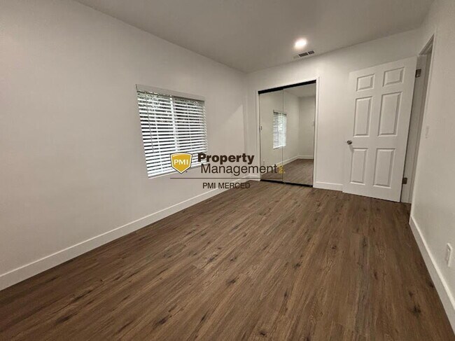 Building Photo - Newly remodeled 2 bedroom duplex for $1900