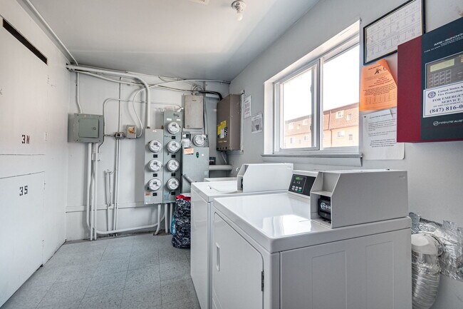 Building Photo - 9446 Bay Colony Dr