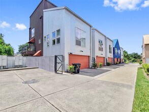 Building Photo - 2605 Calumet St