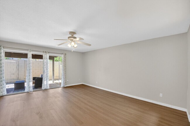Building Photo - Modern Updated Tempe Townhome Near ASU & Downtown with Resort-Style Amenities