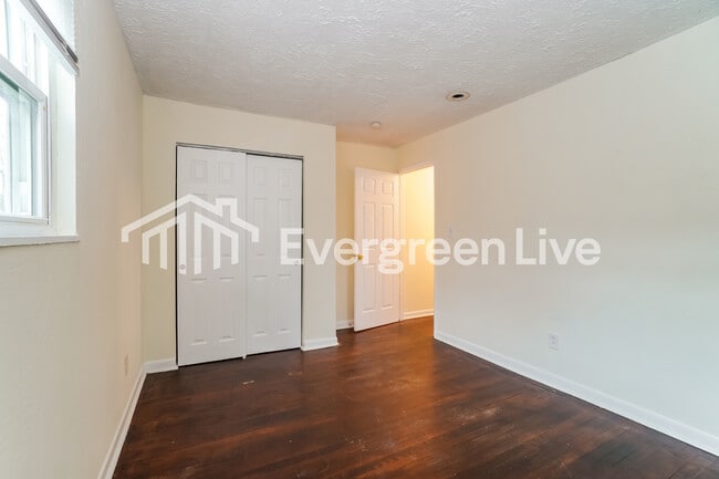 Building Photo - 1824 Nason Ave