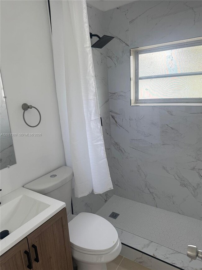 Building Photo - 35 W 61st St