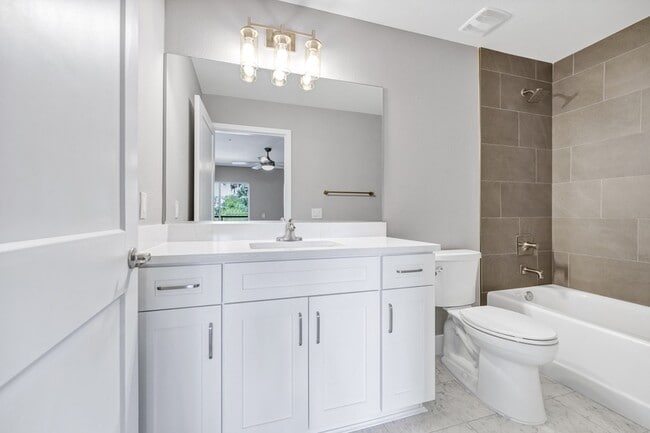 Building Photo - 37 SE 15th Terrace