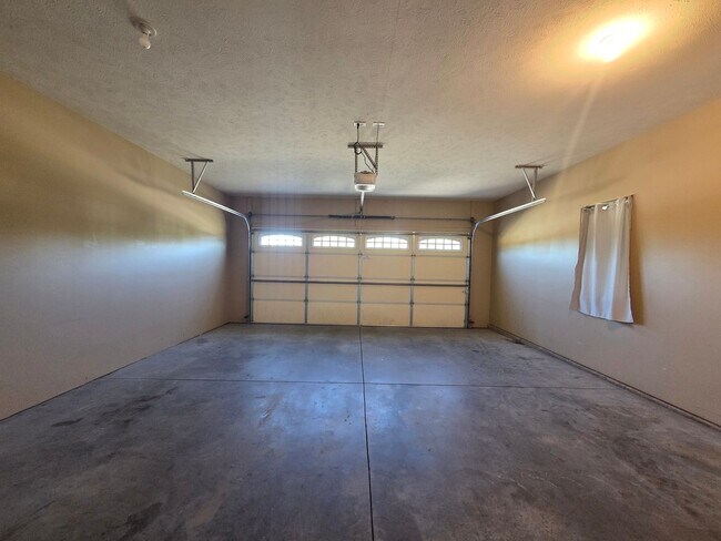 Building Photo - 376 Michaels Court