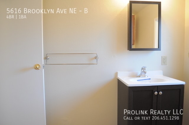 Building Photo - 5616 Brooklyn Ave NE