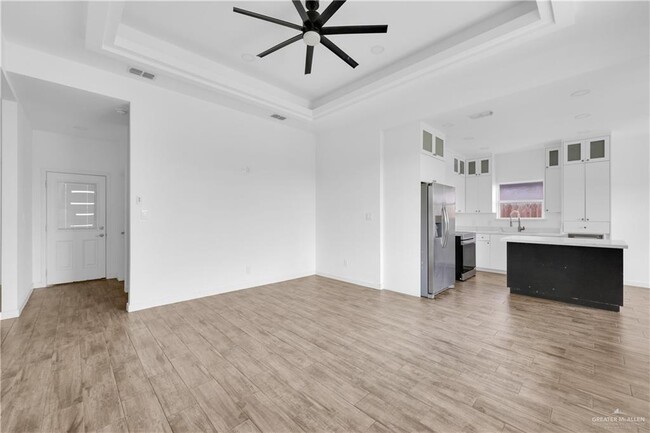 Building Photo - 23 N Sugar Bear Dr