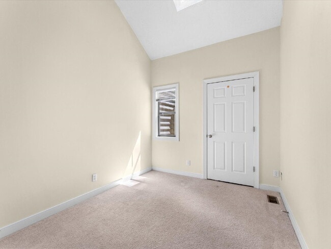 Building Photo - 1701 Early Settlers Rd