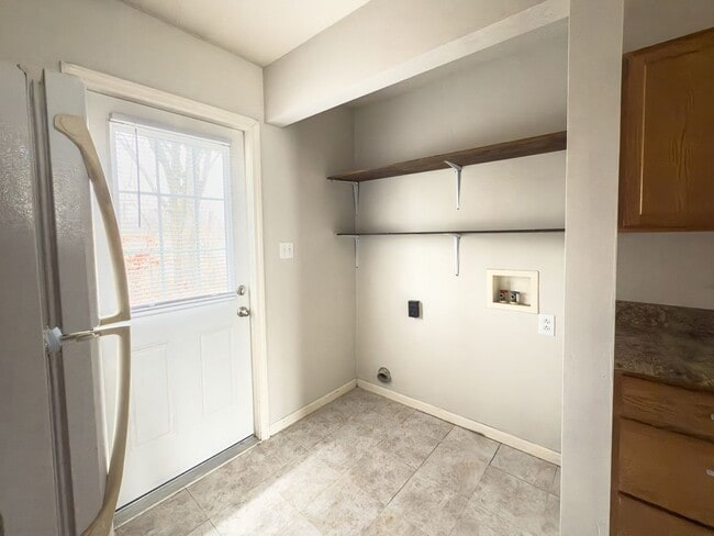 Building Photo - 2563-2563 E Morris Dr