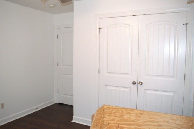 Building Photo - Large 2 Bed 2 Bath House With Lawncare Provided!