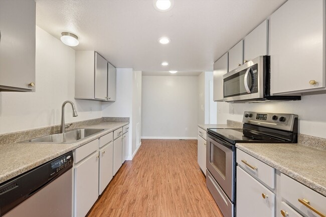 Building Photo - 13002 Harrison Dr