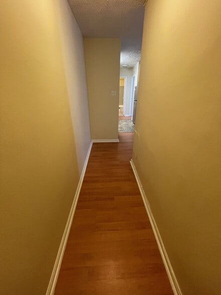 Entry Hallway - 2101 Chestnut