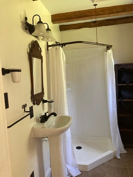 Bath Downstairs - 176 Bagley Hill Rd
