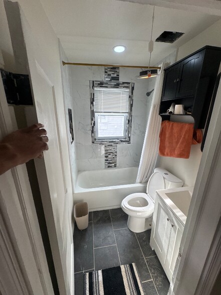 Building Photo - 514 S Longwood St