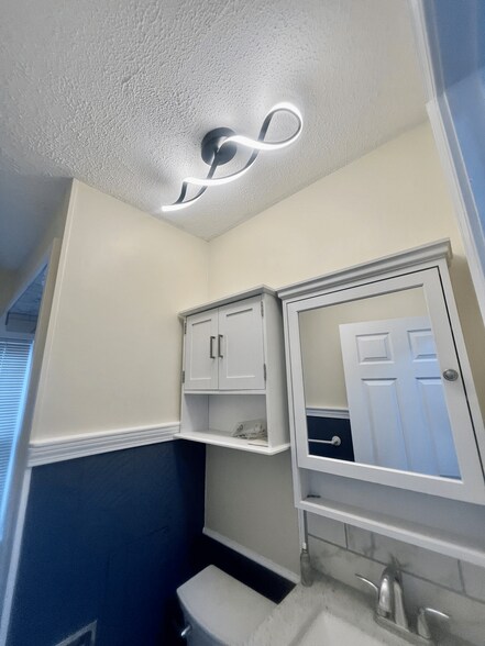 Building Photo - 54 Clifford St