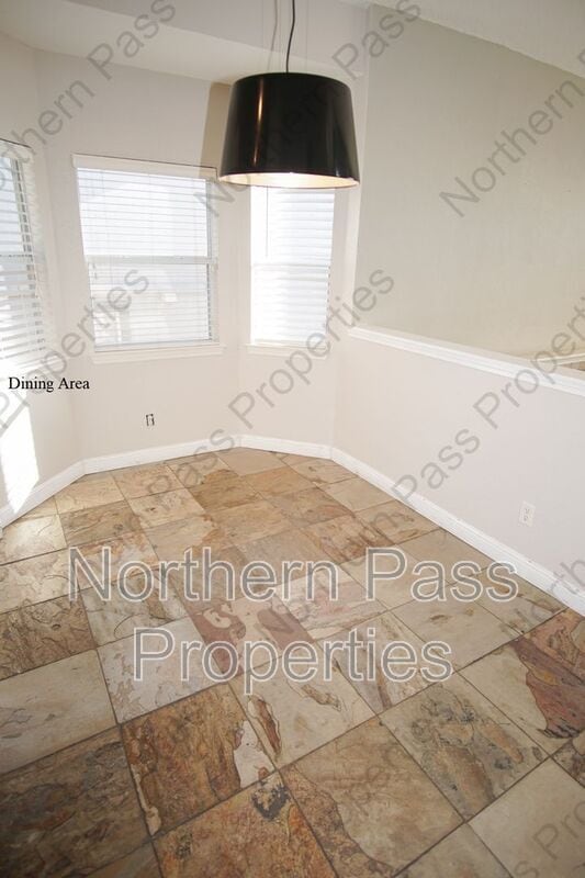 Building Photo - 1516 Cherokee Ridge Dr