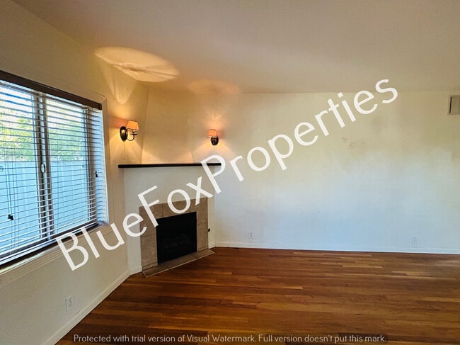 Building Photo - 3021 E Linden St