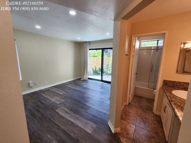 Building Photo - 13115 Le Parc Blvd