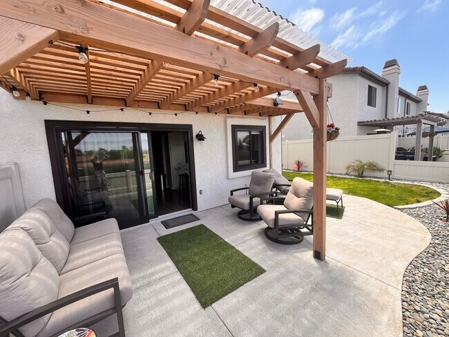 Building Photo - 6813 Briarwood Dr