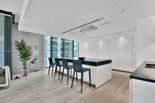 Building Photo - 1000 Biscayne Blvd