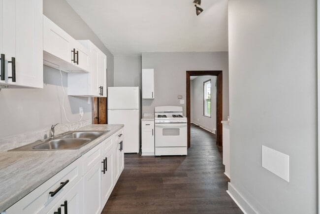 Building Photo - Newly renovated 2 bedroom home in Scott To...