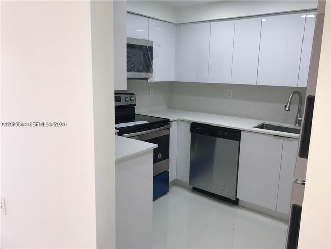 Building Photo - 200 178th Dr