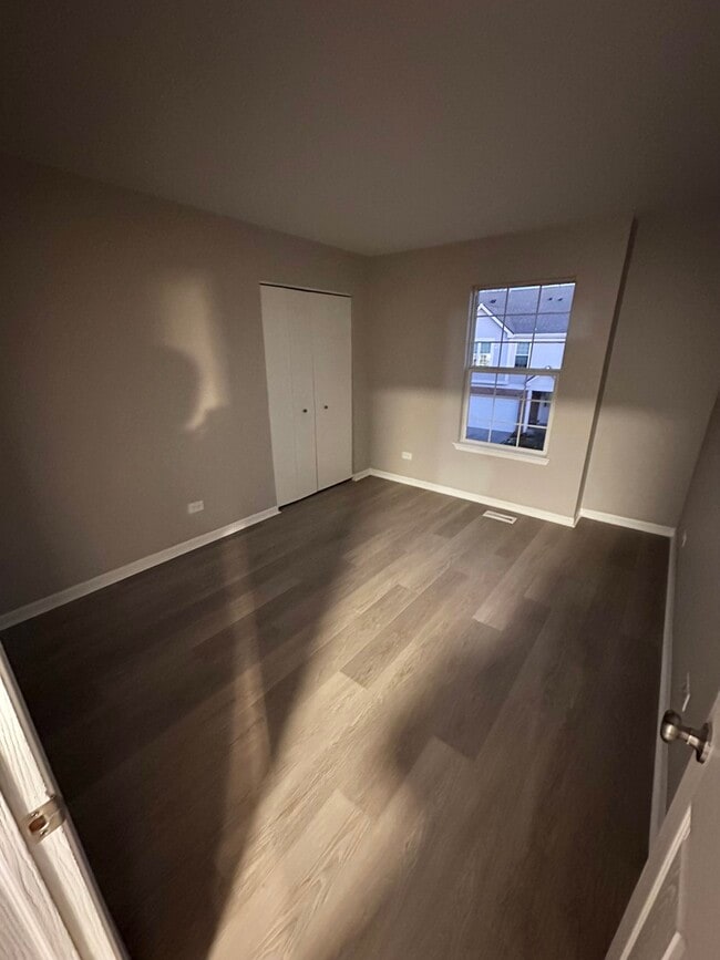 Building Photo - 652 E Whispering Oaks Ct