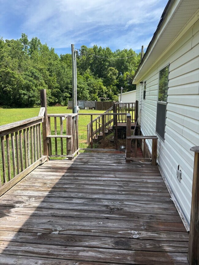 Building Photo - Wedgefield Community