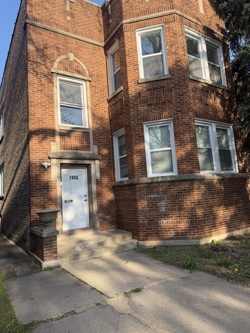 Building Photo - 7353 S King Dr