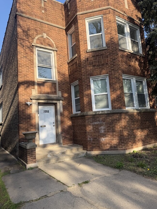 Building Photo - 7353 S King Dr