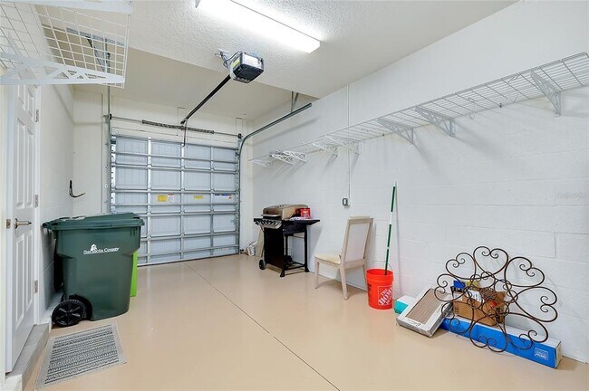 Building Photo - 10063 Crooked Crk Dr