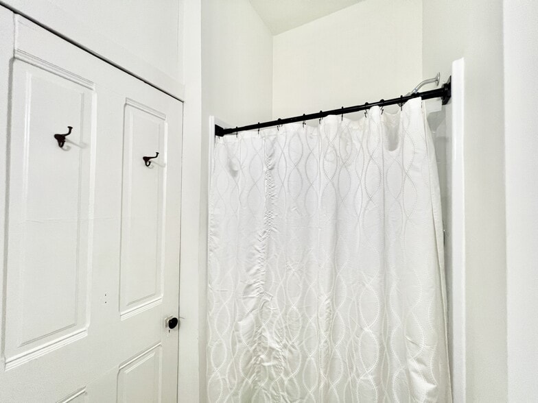 Building Photo - 420 N Jackson St