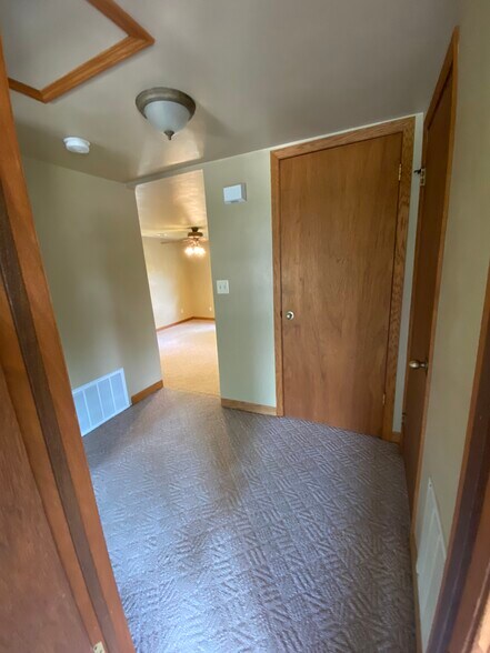 Hall between bedrooms - 201 Broad St
