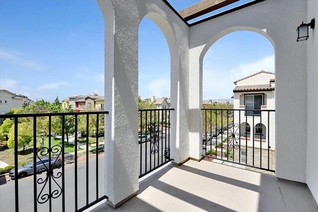 Building Photo - 2726 Montecito Vista Way